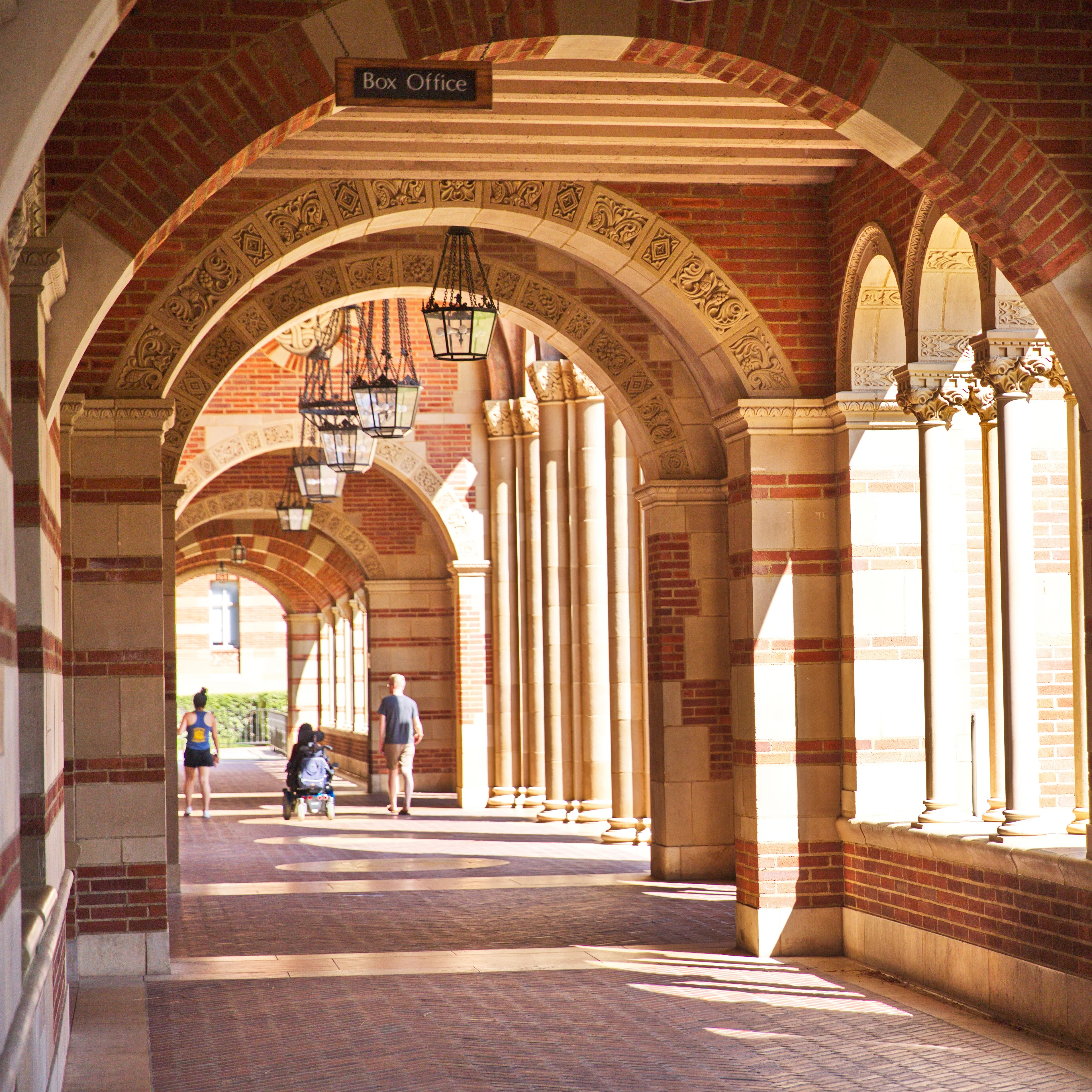 corridoor outside UCLA library